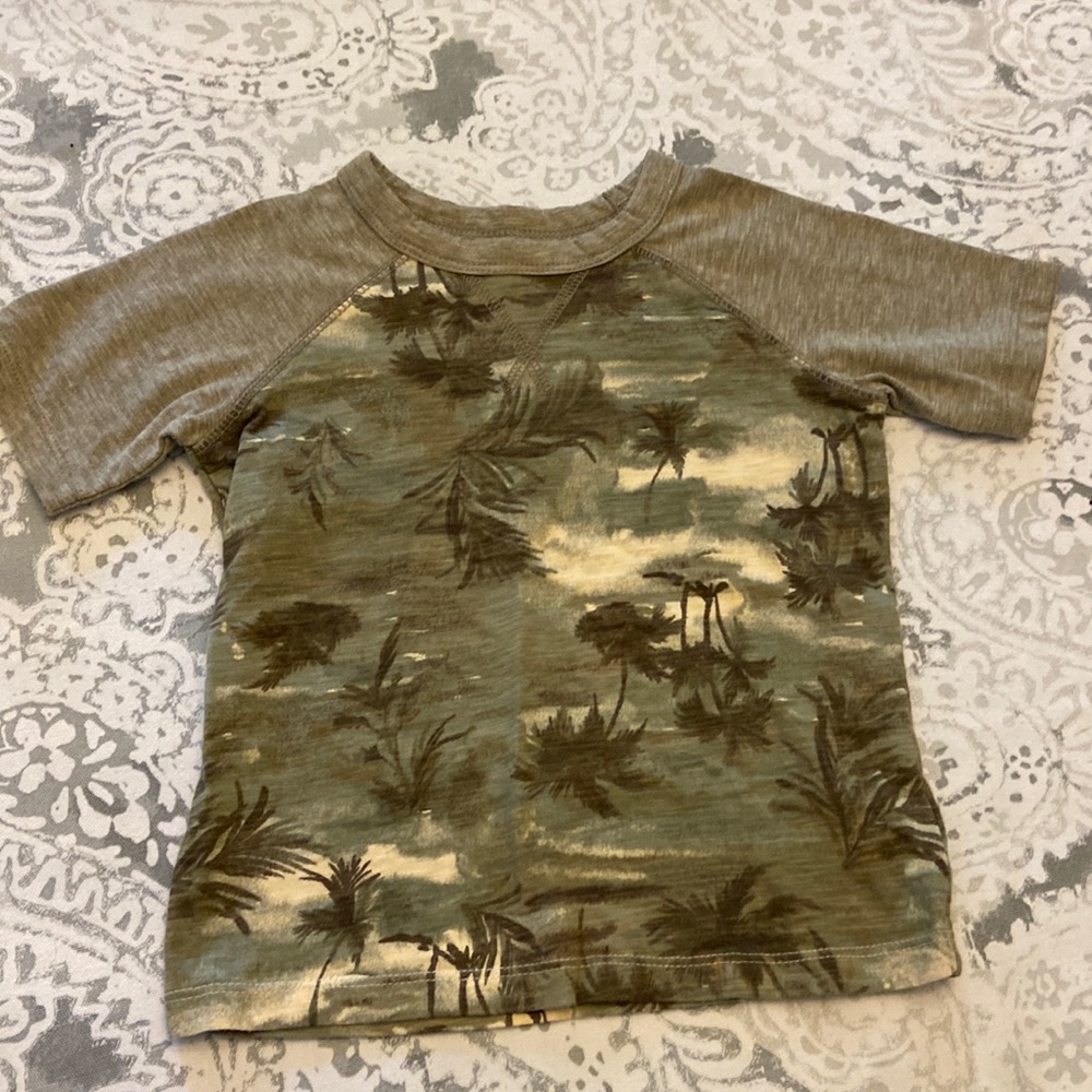 Old Navy t-shirt